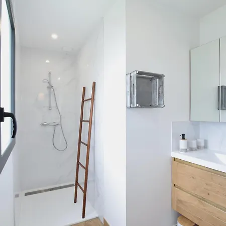 Maison Moderne Proche 度假居