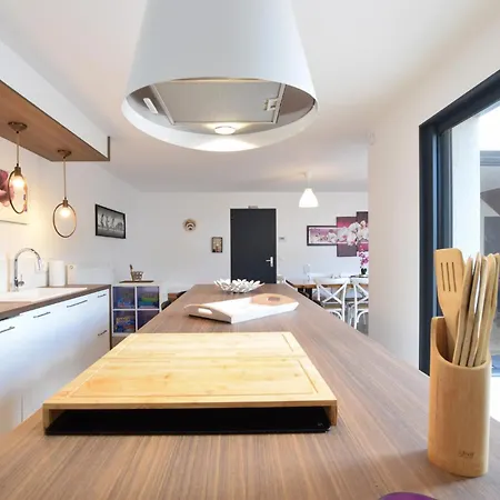 Maison Moderne Proche Σπίτι διακοπών *