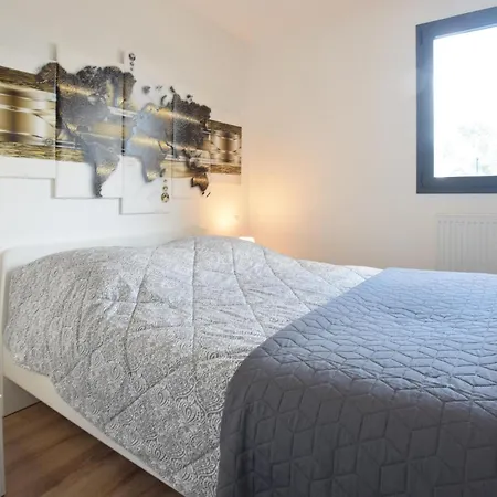 Maison Moderne Proche 度假居