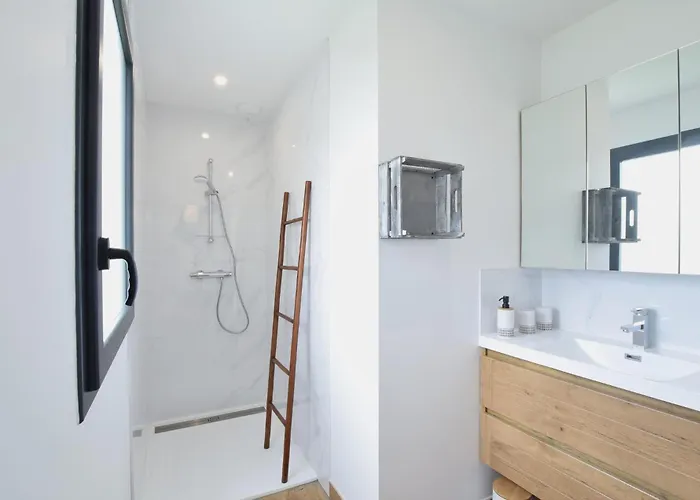 Maison Moderne Proche Casa de Férias