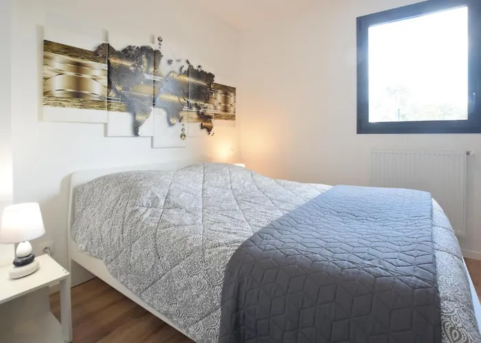 Maison Moderne Proche Casa de Férias